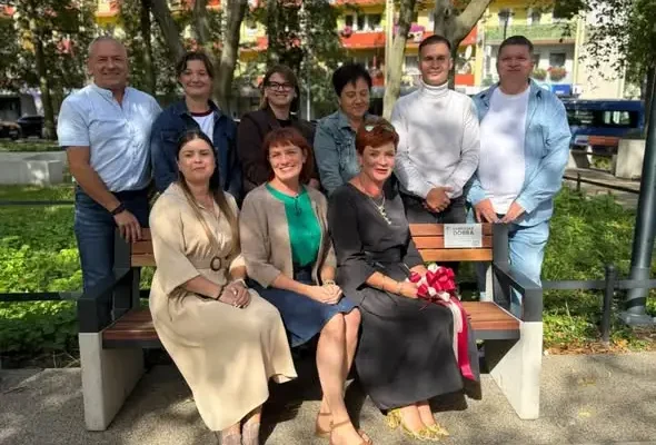 Ławeczka Dobra w Namysłowie oficjalnie odsłonięta – pamiątka po Finale WOŚP