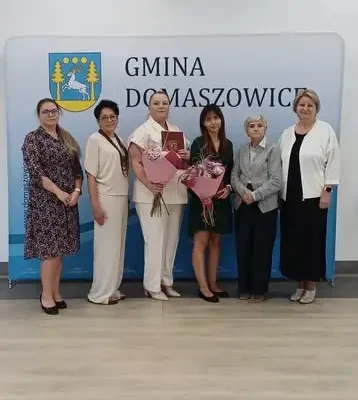 Awans zawodowy nauczycieli w Domaszowicach – uroczyste wręczenie aktów