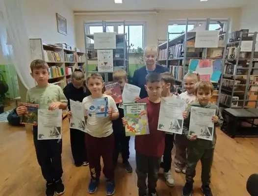 Pierwszoklasiści z Idzikowic oficjalnie zostali czytelnikami biblioteki