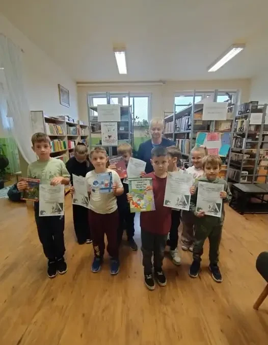Pierwszoklasiści z Idzikowic oficjalnie zostali czytelnikami biblioteki