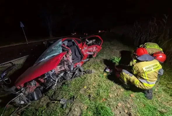 Zderzenie trzech aut na DW 454 pod Namysłowem. Droga była zablokowana