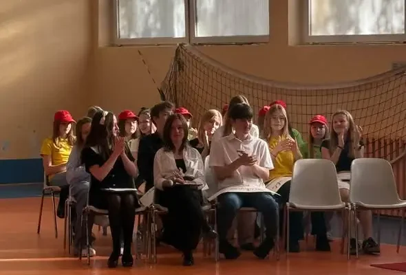 Dzień Edukacji Narodowej w SP4 Namysłów – uroczysty apel i podziękowania dla nauczycieli