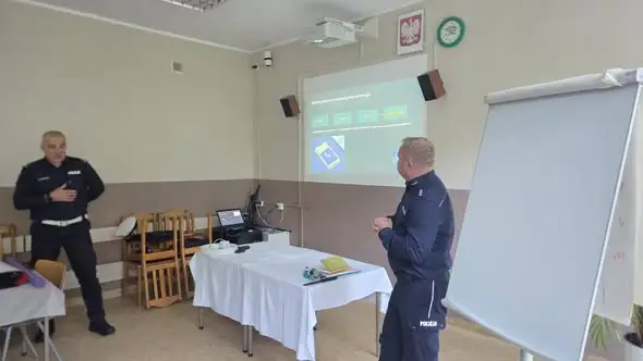 Policjanci z Namysłowa szkolili nauczycieli ZSR z bezpieczeństwa
